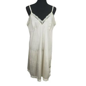 Vintage Women's Cream Colored Off White Lace V-Neck Intimate Nylon Full Slip Siz